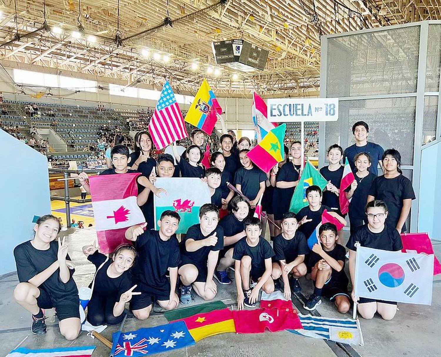 La gala gimnastica escolar
recogió todos los aplausos