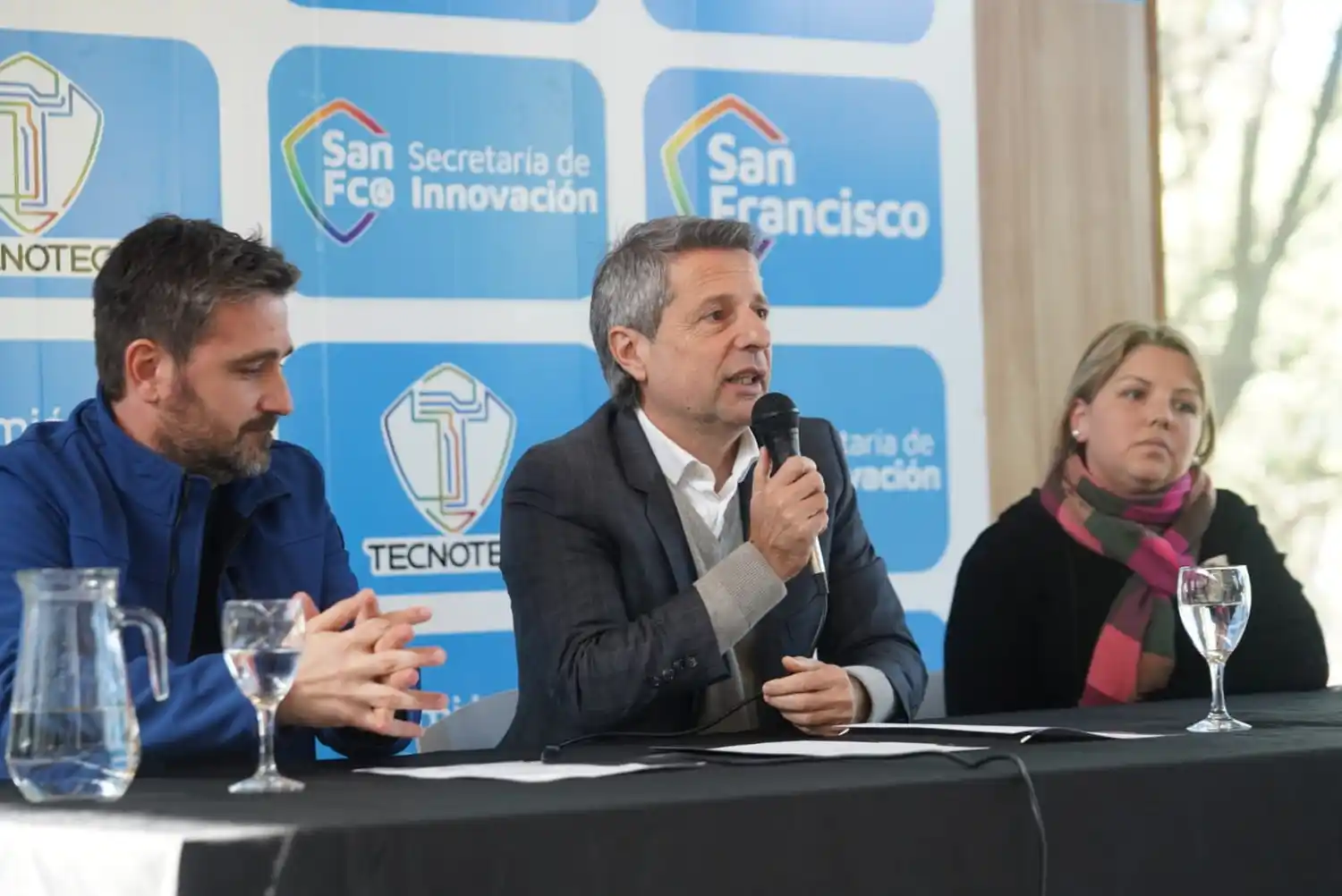 El anuncio se realizó en conferencia de prensa.