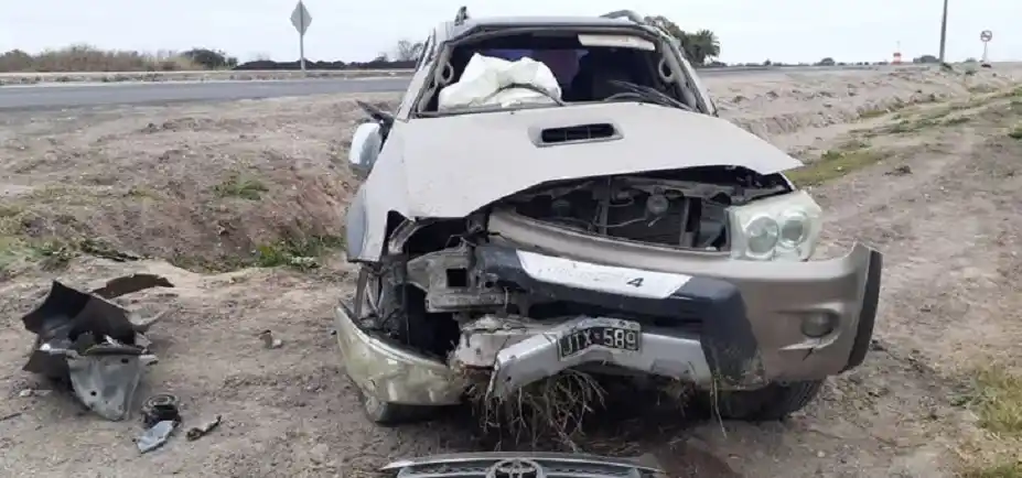 Un conductor perdió el control de su camioneta y protagonizó un fuerte choque