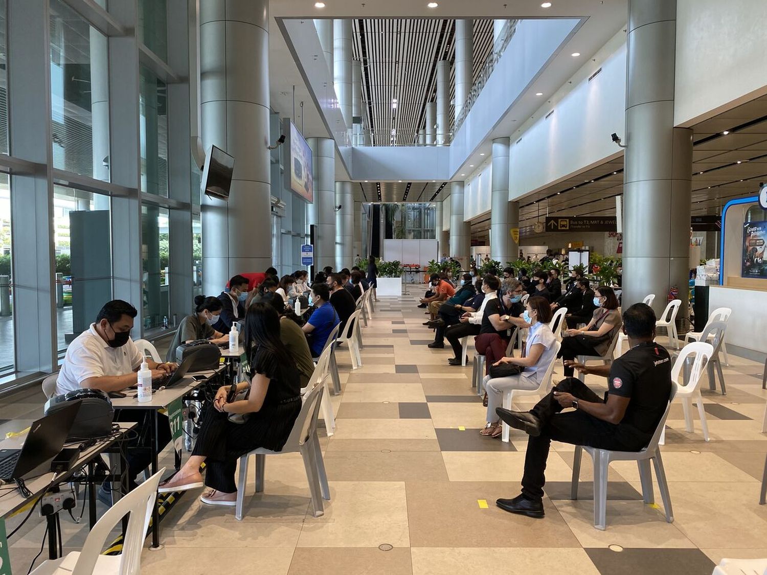 El aeropuerto de Singapur instaló un centro de vacunación que puede aplicar hasta 4.000 dosis por día