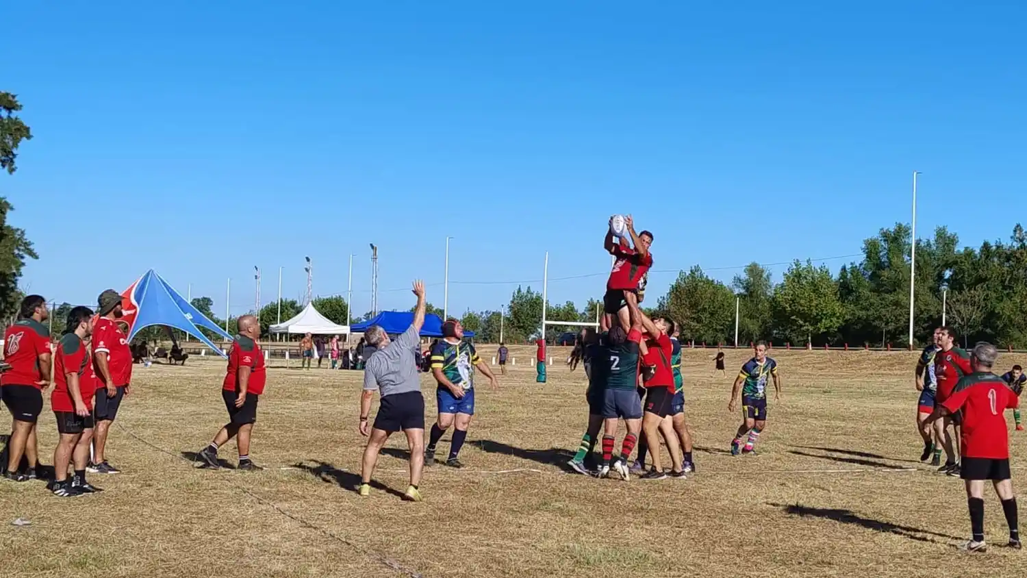 Los veteranos compartieron una jornada de encuentro deportivo y camaradería.
