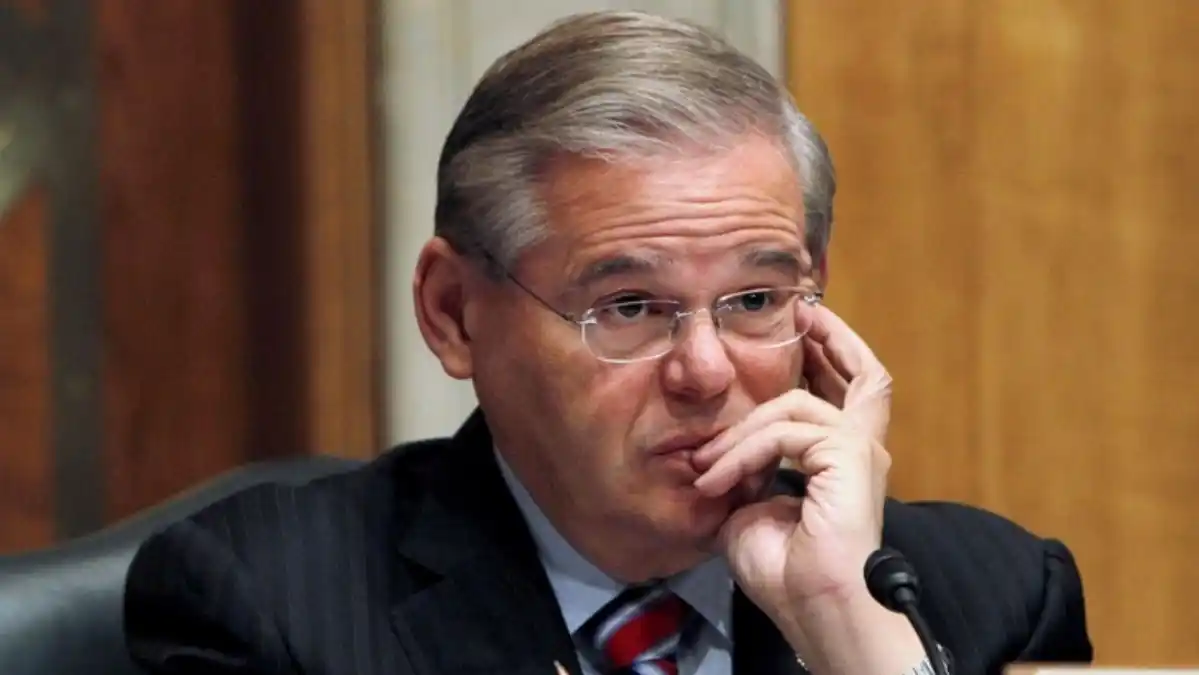 El senador estadounidense Bob Menéndez renunciará tras ser condenado por soborno