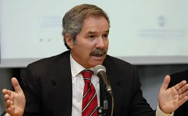 Solá calificó de "traidores y cagones" a De Narváez y Giustozzi