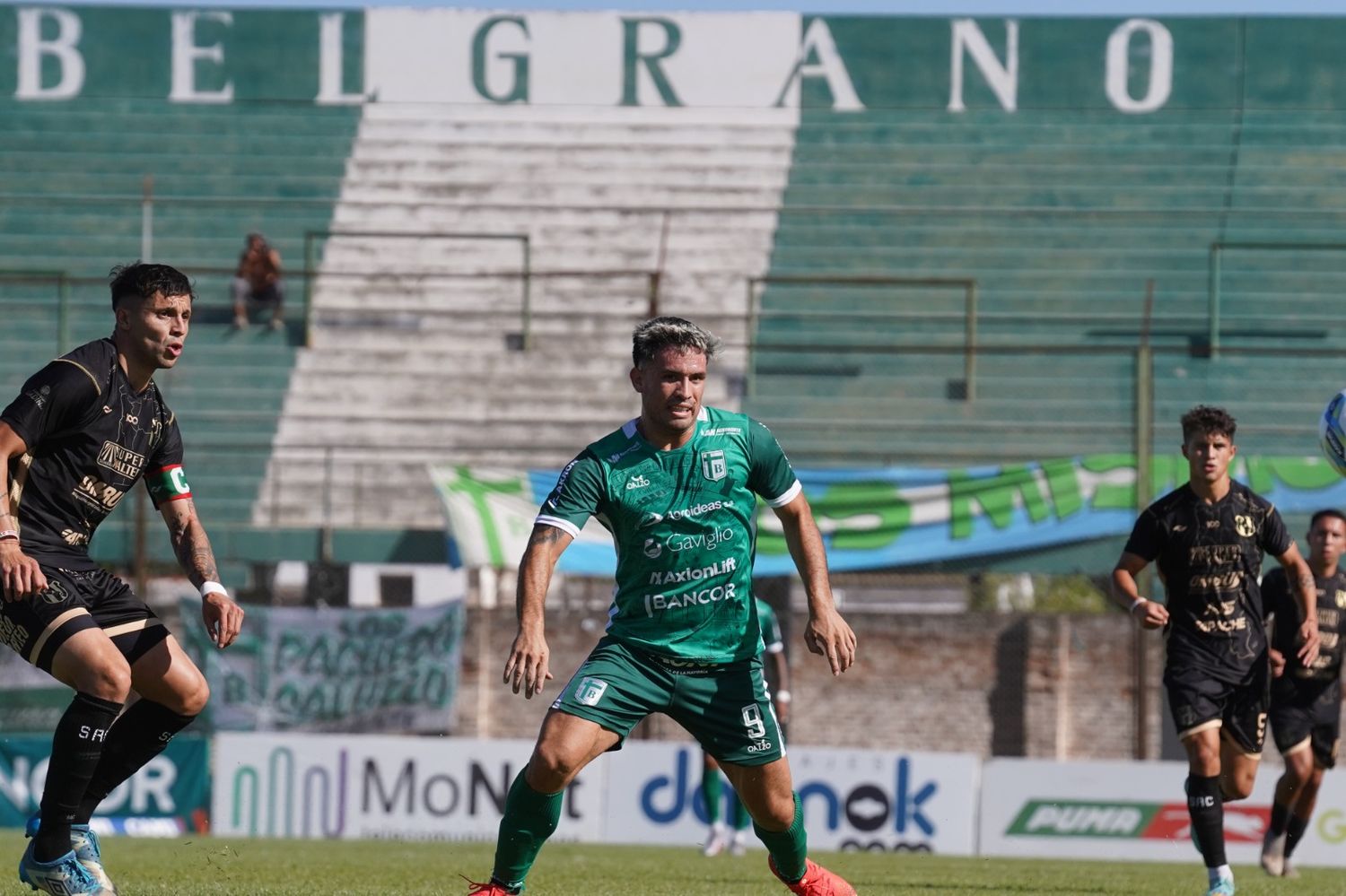 Tomas Attis en 2023 vistiendo la camiseta de Sportivo.