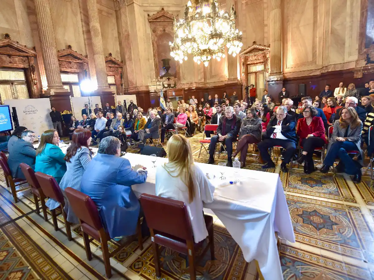 Cristina se reunió con legisladores oficialistas y disparó contra Bullrich