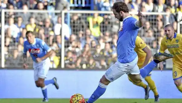Napoli, líder del campeonato y Maradona se ilusiona con el título