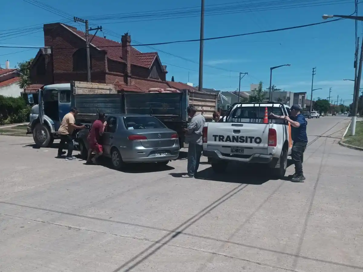 El fuerte choque entre ambos rodados no arrojó heridos