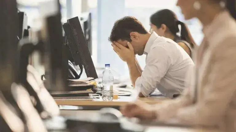 Crece la precariedad en el mercado laboral por el aumento del empleo informal y el monotributo