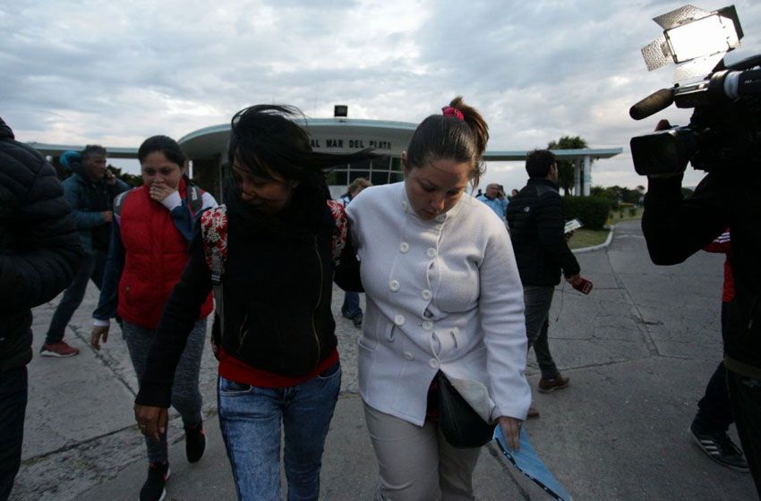 El dolor de los familiares en la Base Naval