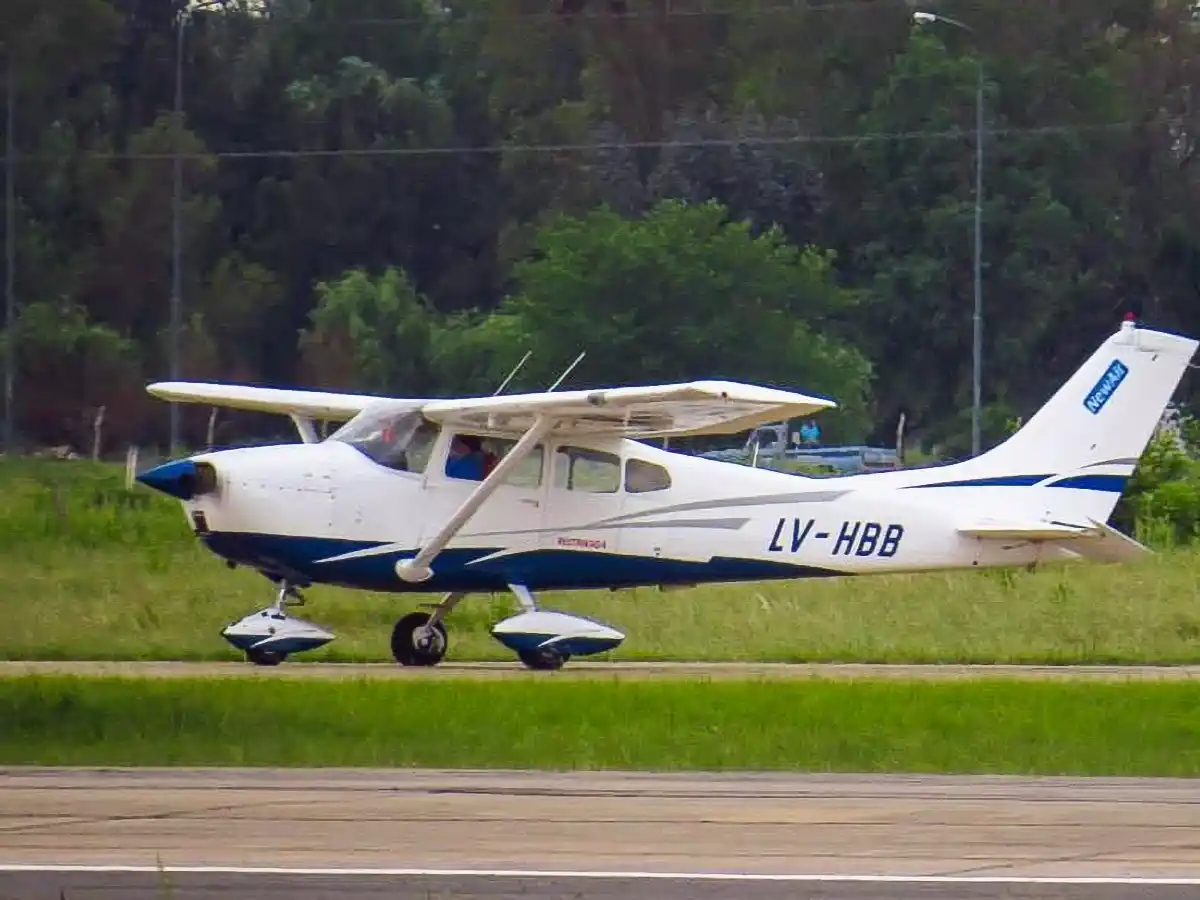 Cuatro hombres robaron un avión del aeroclub de Victoria