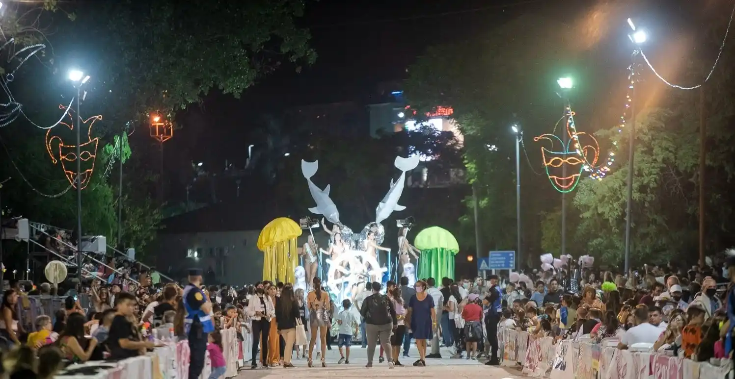 Victoria vivió una noche carnestolenda llena de color y ritmo