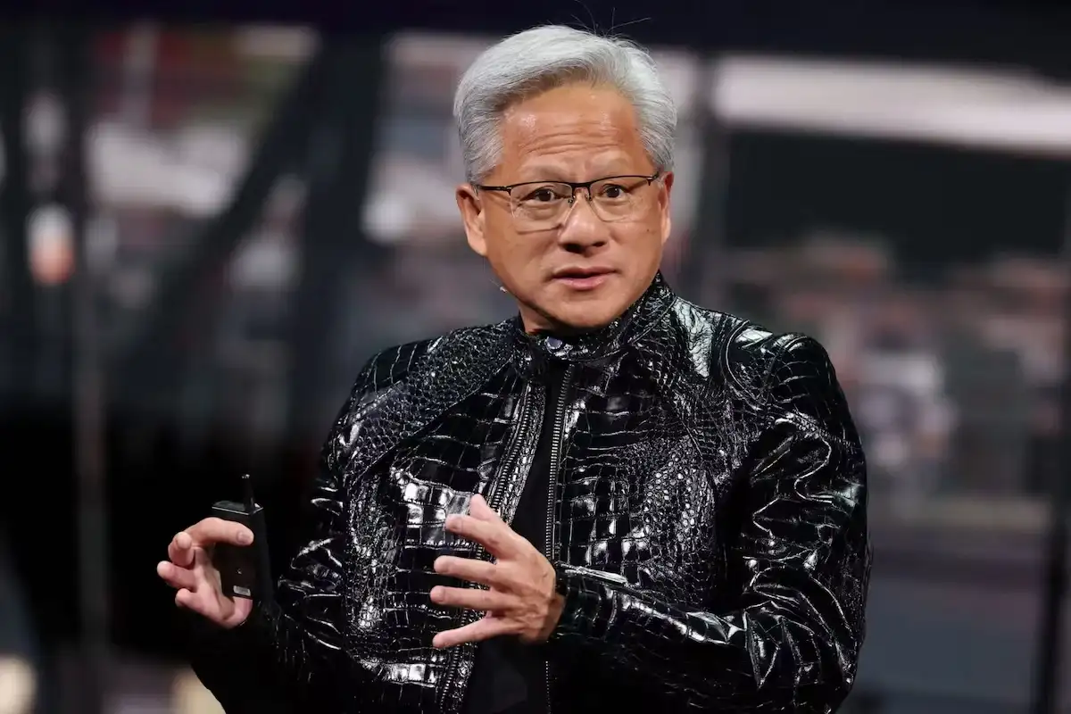 El CEO de Nvidia, Jensen Huang, rechazó las advertencias sobre la extinción de la humanidad por la IA | Foto: PATRICK T. FALLON - AFP