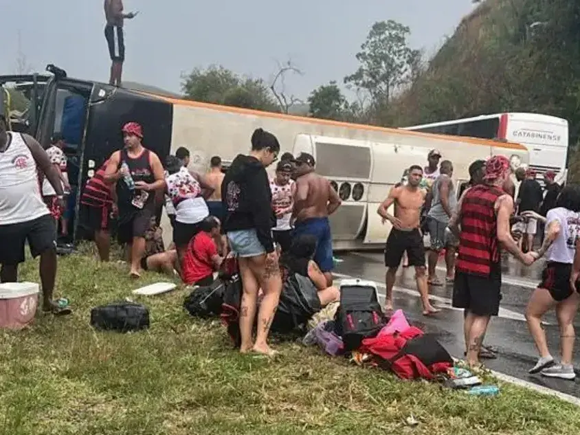 Hinchas de Flamengo sufrieron un accidente rumbo a Buenos Aires: 16 heridos