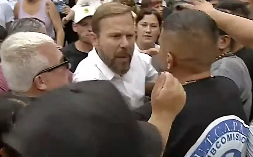 Granados en medio de la marcha a favor de Milei (TN)