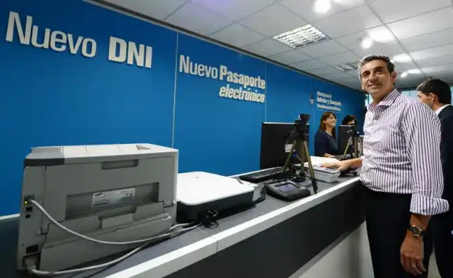Randazzo presenta la nueva modalidad "DNI por Internet"