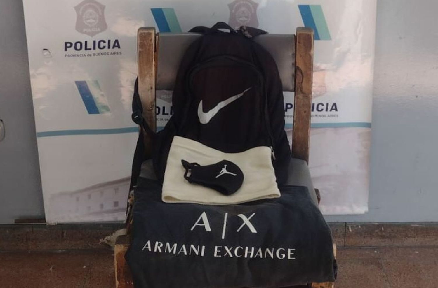 Robó una mochila y lo detuvieron