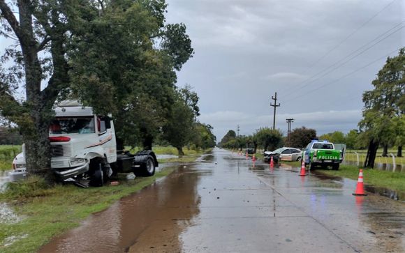 Chocaron dos autos y un camión en el km 6 de ruta 191: cinco personas trasladadas al Hospital