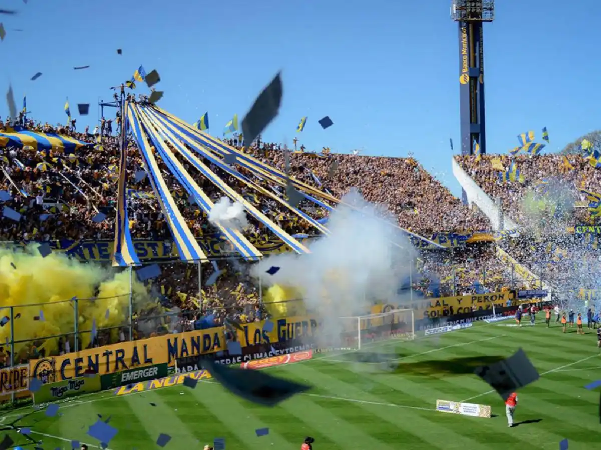 Central dialoga con el plantel para reducir los salarios