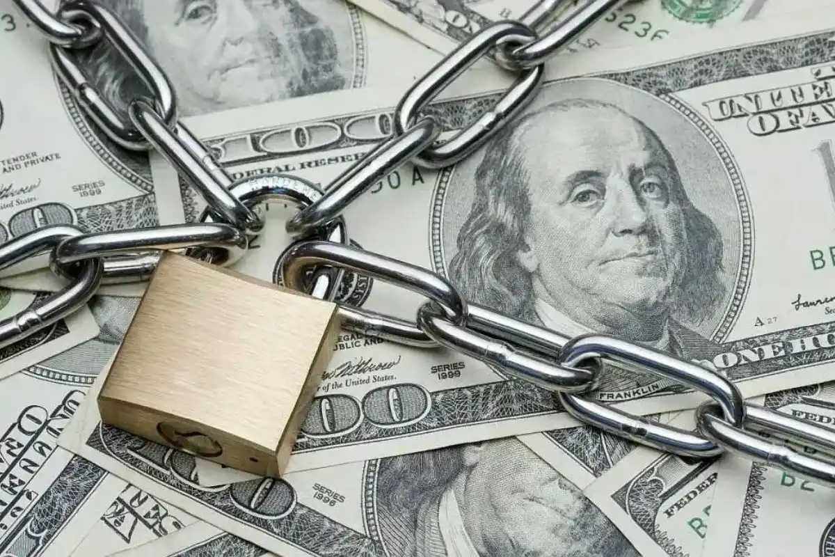 Por otro lado, el funcionario destacó los avances en la lucha contra la inflación, señalando que el país ha logrado quebrar "miedos infundados" sobre la inercia inflacionaria, y que el mercado ya está descontando una inflación por debajo del 2% anual.