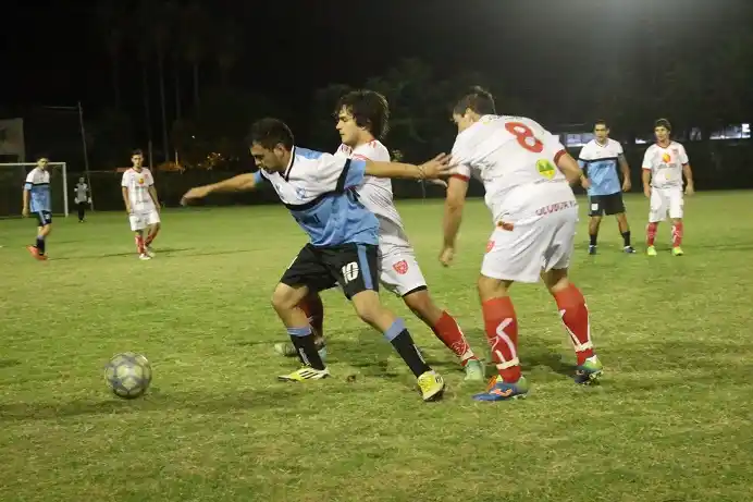 Central Larroque e Independiente clasificaron a semifinales