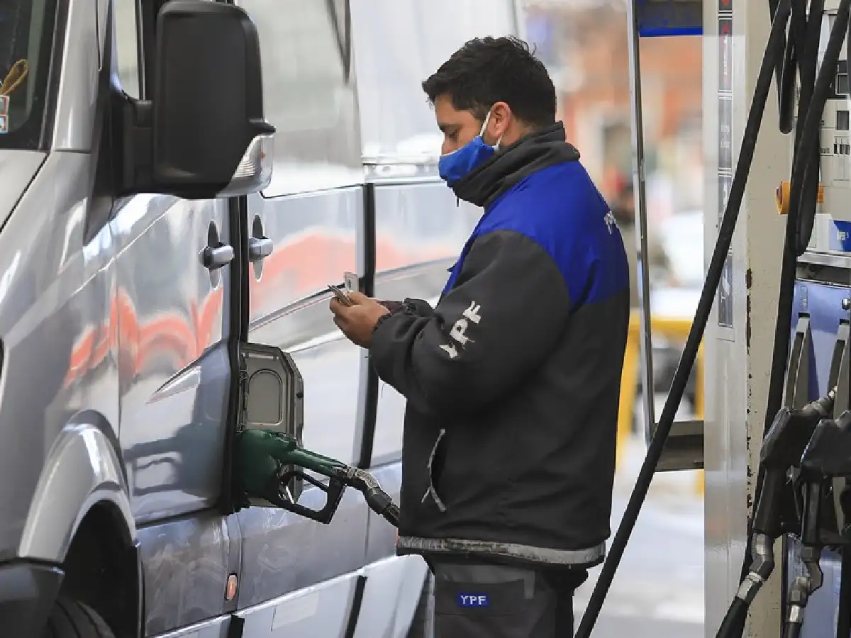 YPF aplicará un recargo en el gasoil a vehículos con patente extranjera
