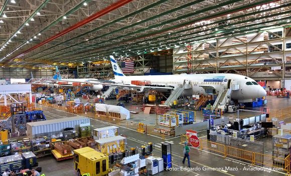 Even with 787 deliveries grounded Boeing puts suppliers to the test