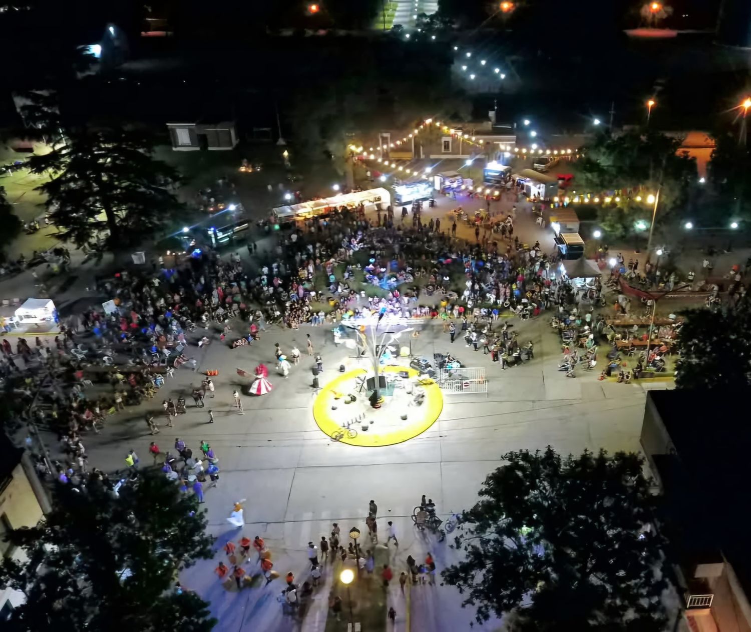 Una noche a puro ritmo, color y alegría.