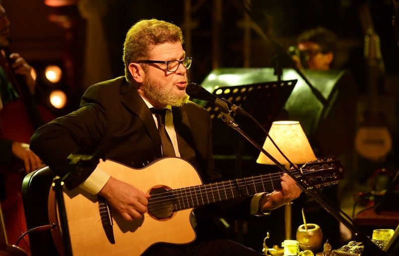 Gustavo Santaolalla dio un concierto histórico en la Basílica Inmaculada