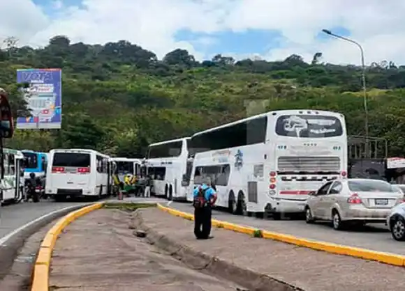 Cobraban en dólares: rastrean red dedicada a trasladar a migrantes venezolanos
