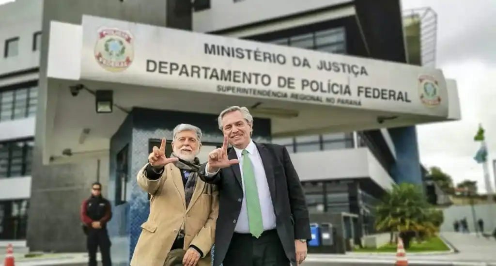 Alberto Fernández visitó al expresidente Luiz Inácio Lula en la prisión de Brasil