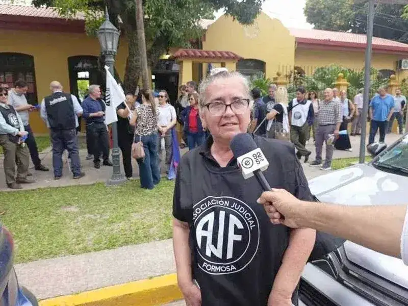 Judiciales marcharon al Superior Tribunal
en reclamo de una mejora en sus haberes