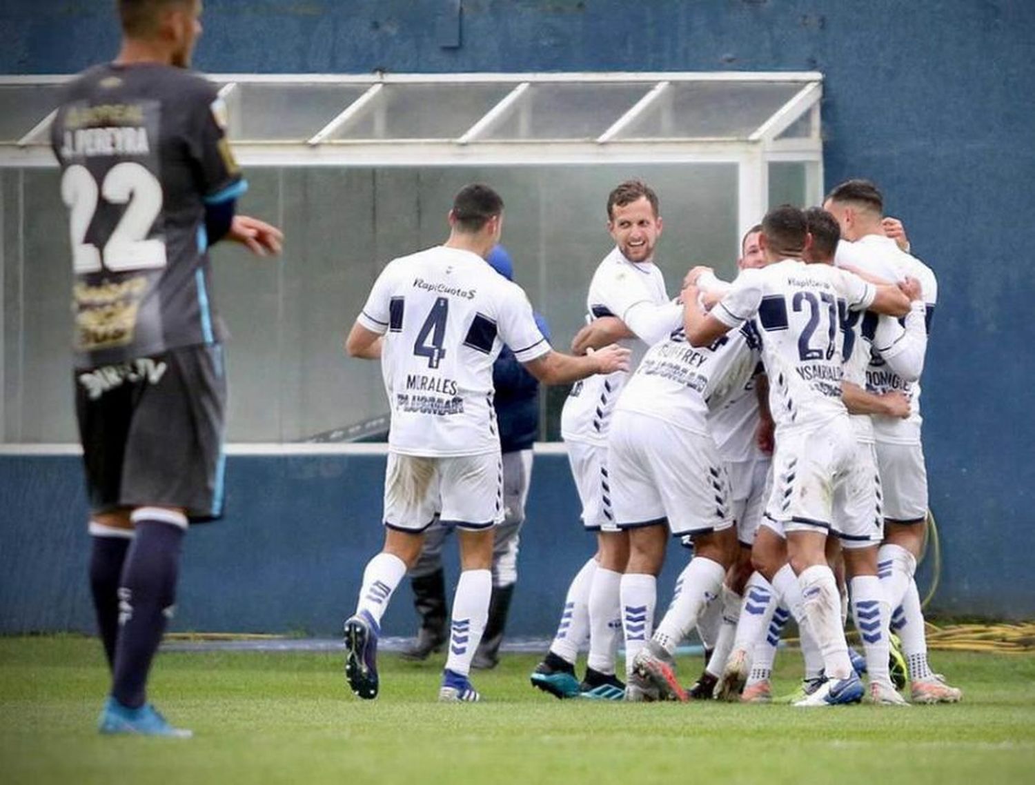 Manu Insaurralde festejó con Gimnasia ante Atlético Tucumán