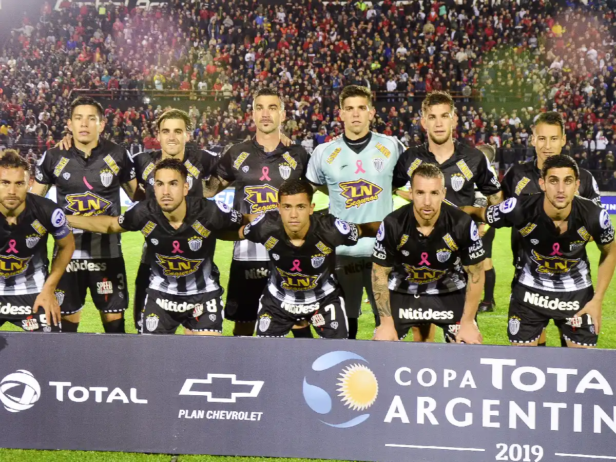 Estudiantes eliminó a Colón y va por River