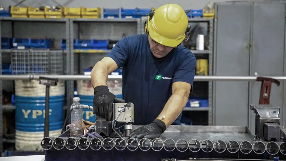 La industria pyme cayó 30 % interanual en el primer mes de 2024
