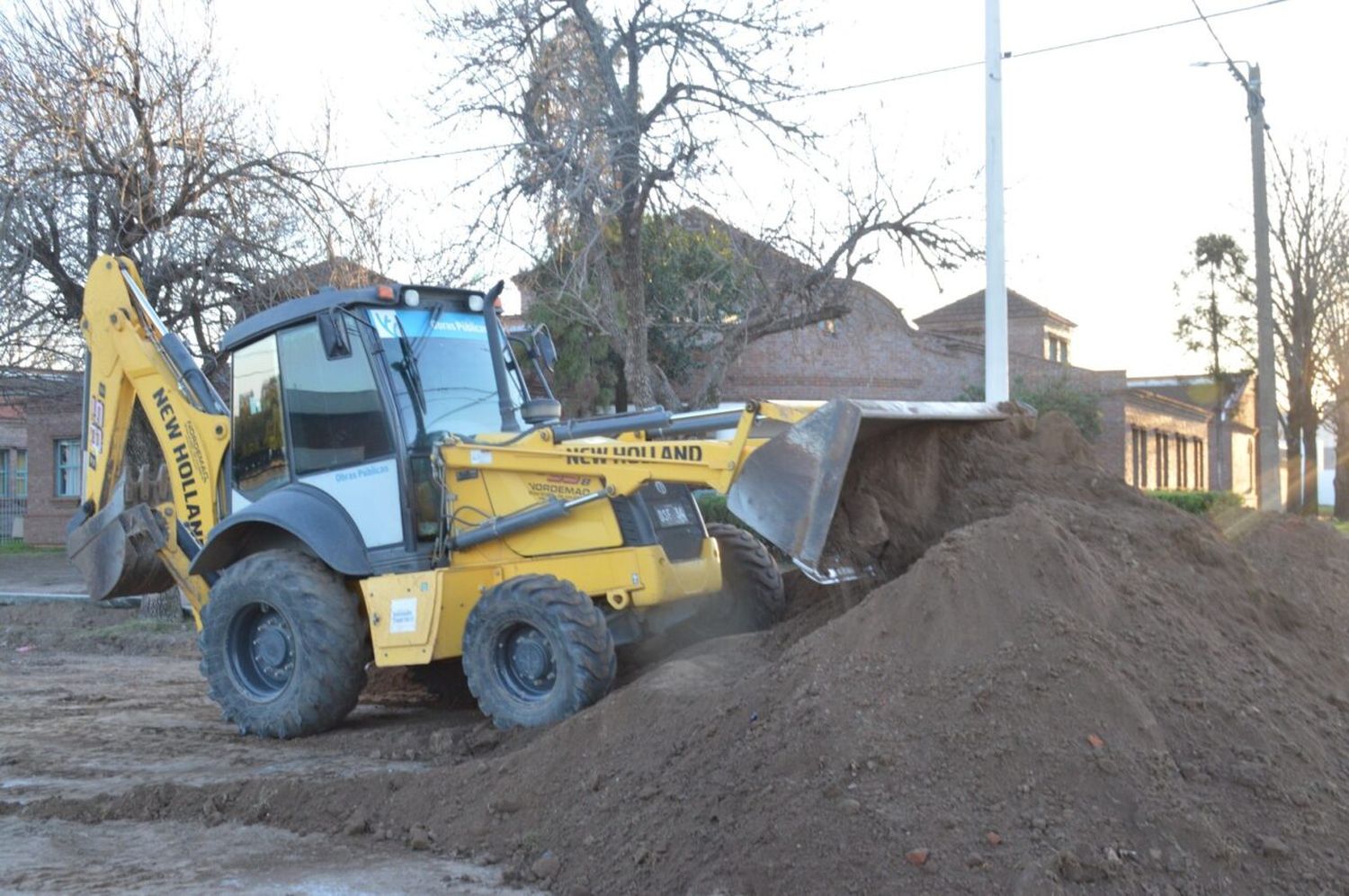 Refuerzan los trabajos de perfilado en calzadas de los barrios Gutiérrez y Güemes 