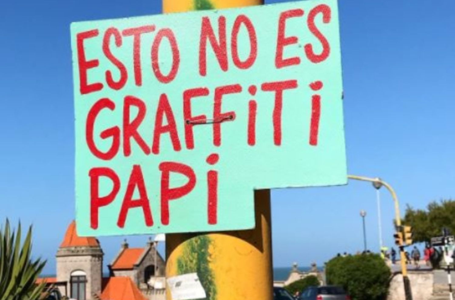 Conocé la historia de Nandon: el pibe que con sus carteles copó Mar del Plata