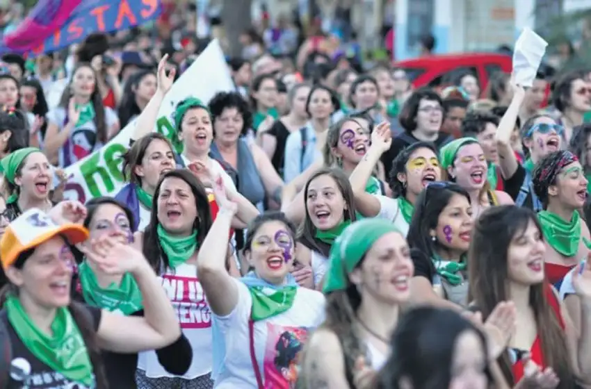 Sin acto formal por razones climáticas, se inició el Encuentro Nacional de Mujeres