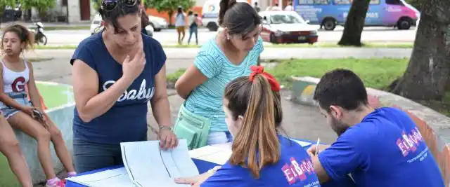 El Becariomóvil inicia en Gualeguay un recorrido para distribuir solicitudes de becas