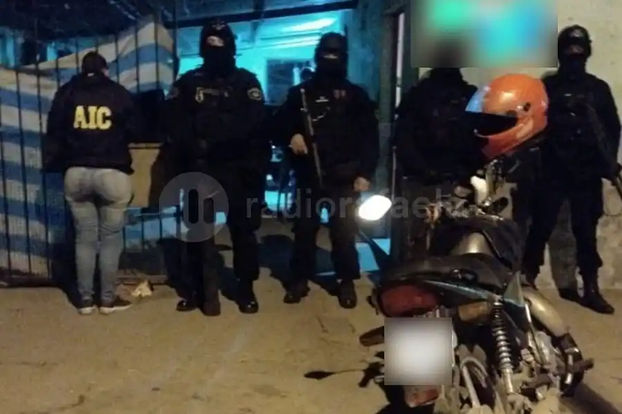 Gran operativo de la AIC en la madrugada: dos detenidos en allanamientos en el Norte de la ciudad