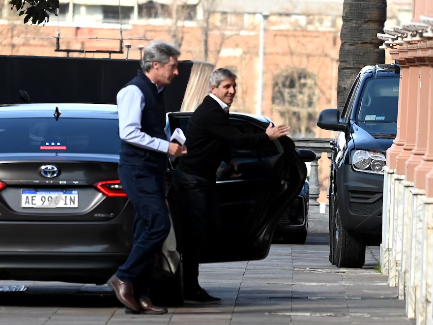 Luego de la derrota del domingo, el presidente se reunió dos veces con su Gabinete.