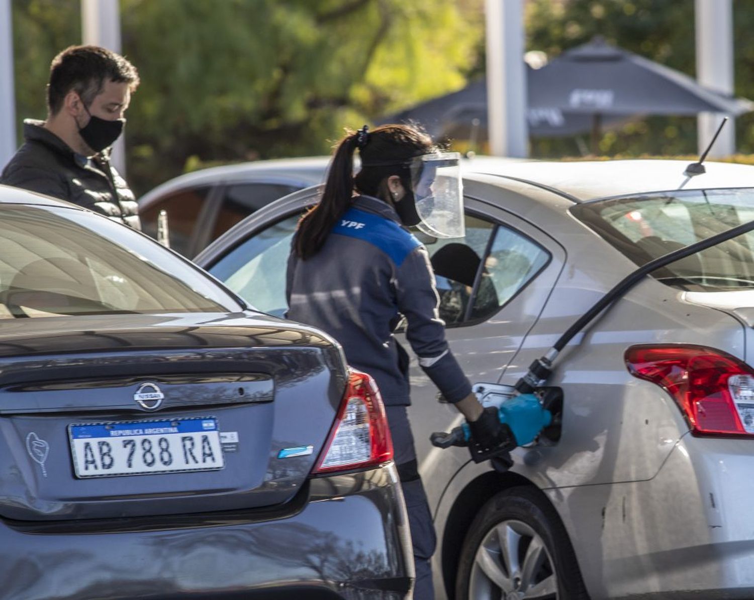 Las petroleras aumentaron los precios de los combustibles más del tres ciento