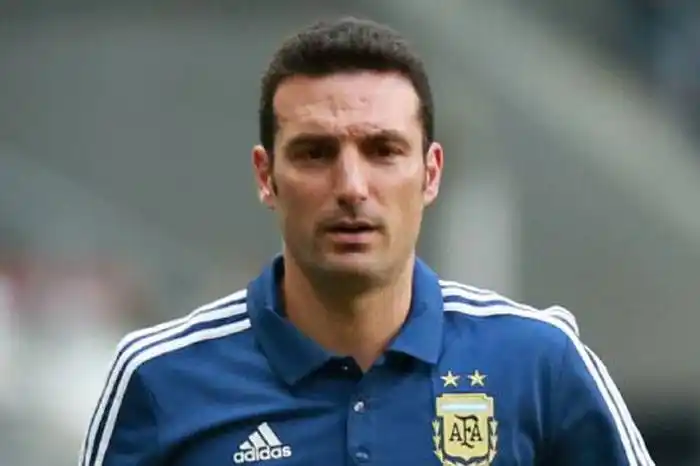 Cuál de los juveniles convocados  por Scaloni tiene chances de  debutar con la selección argentina