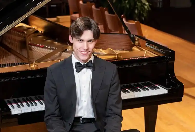 FOTO JAEN 2

El pianista canadiense Jaeden Dzurko se presentará en Tandil.