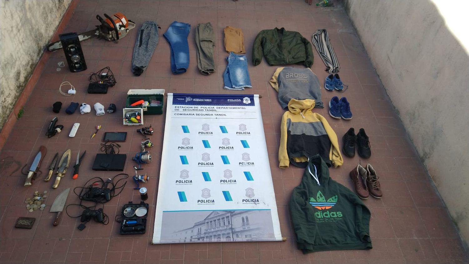 Aprehendieron a un joven que robó diferentes artículos de una casa quinta