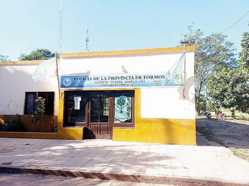 Detuvieron a dos hermanos por dañar
un patrullero y lesionar a un policía