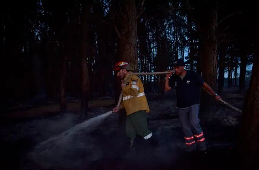 El incendio localizado en la provincia de Neuquén se mantiene controlado