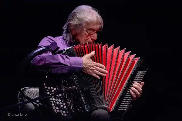 Raúl Barboza celebra su cumpleaños 80 tocando en diversas ciudades argentinas