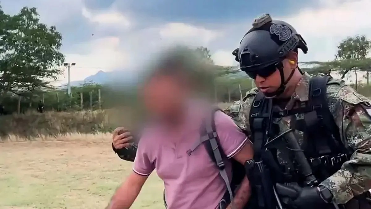 Catorce guerrilleros se entregan al Ejército de Colombia: acataron el llamado de Petro
