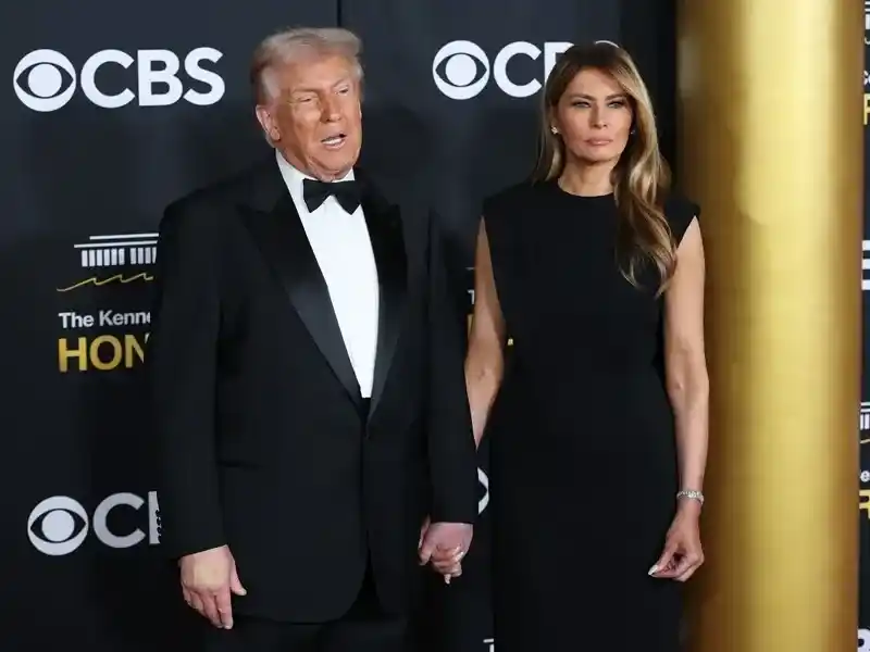 Donald y Melania Trump, posan en la alfombra roja de los Kennedy Honors EFE