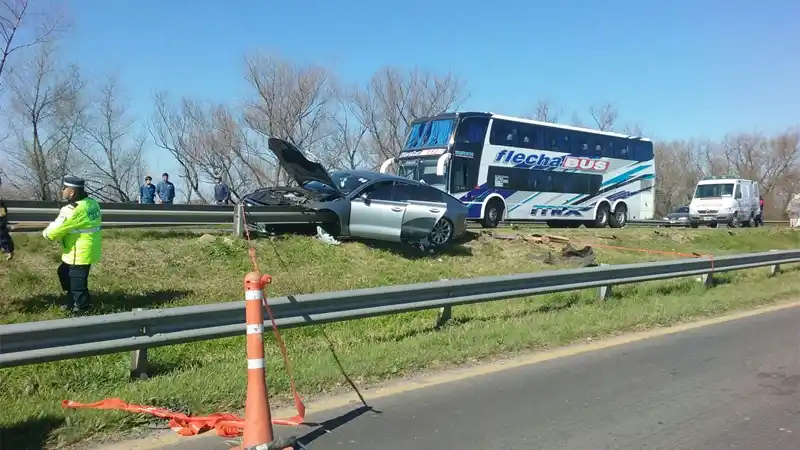 Dos muertos en Ruta 12 por un choque sobre el arroyo Sagastume